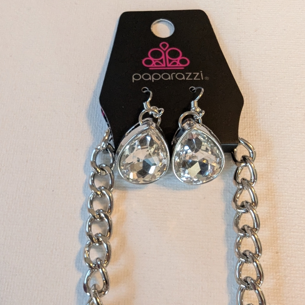 Paparazzi Necklace and Earring set - Picture 4 of 7